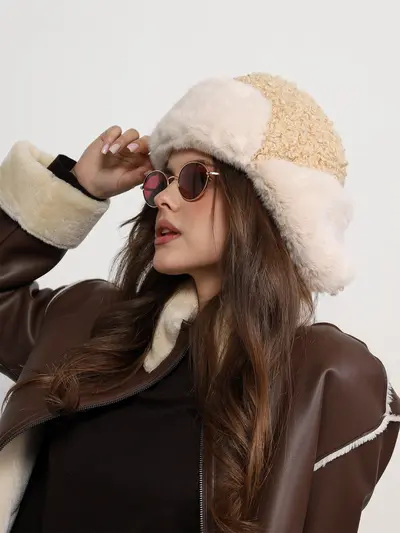 Шапка-ушанка с меховым козырьком в ассортименте